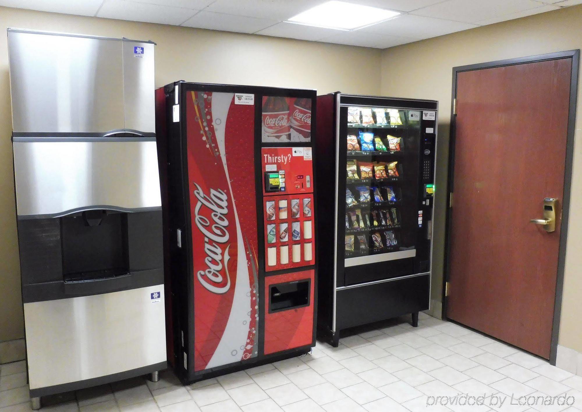Red Roof Inn Hartford- New Britain Ngoại thất bức ảnh